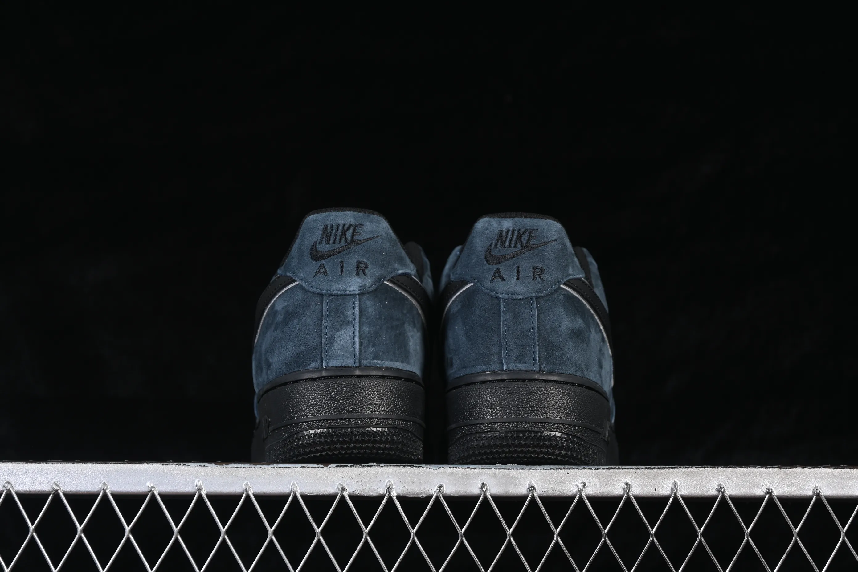 All categories Nk Air Force 1 Air Force series Nk Air Force 1 Low Air Force low-top Nike Air Force 1'07 Low Dark blue black Full suede Air Force low-top casual sneakers ZH0316-157